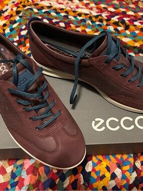 NWT ECCO women’s Casual Lace-Up Sneakers in Deep Burgundy